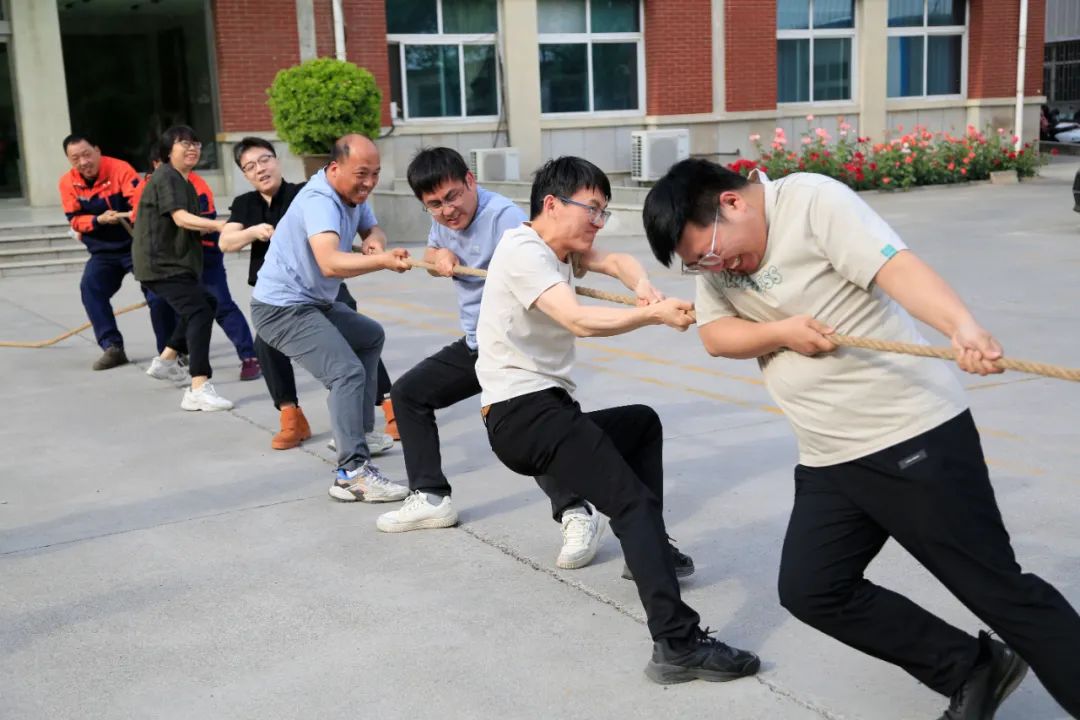 上海山美股份2025春季運(yùn)動(dòng)會火熱啟幕！拔河、籃球預(yù)賽燃情開戰(zhàn)